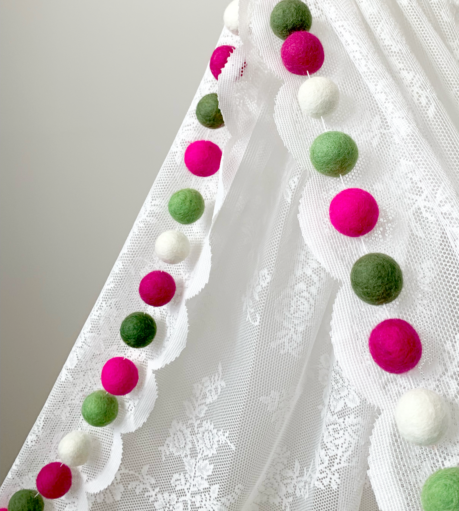 Funday Pom Pom Garland